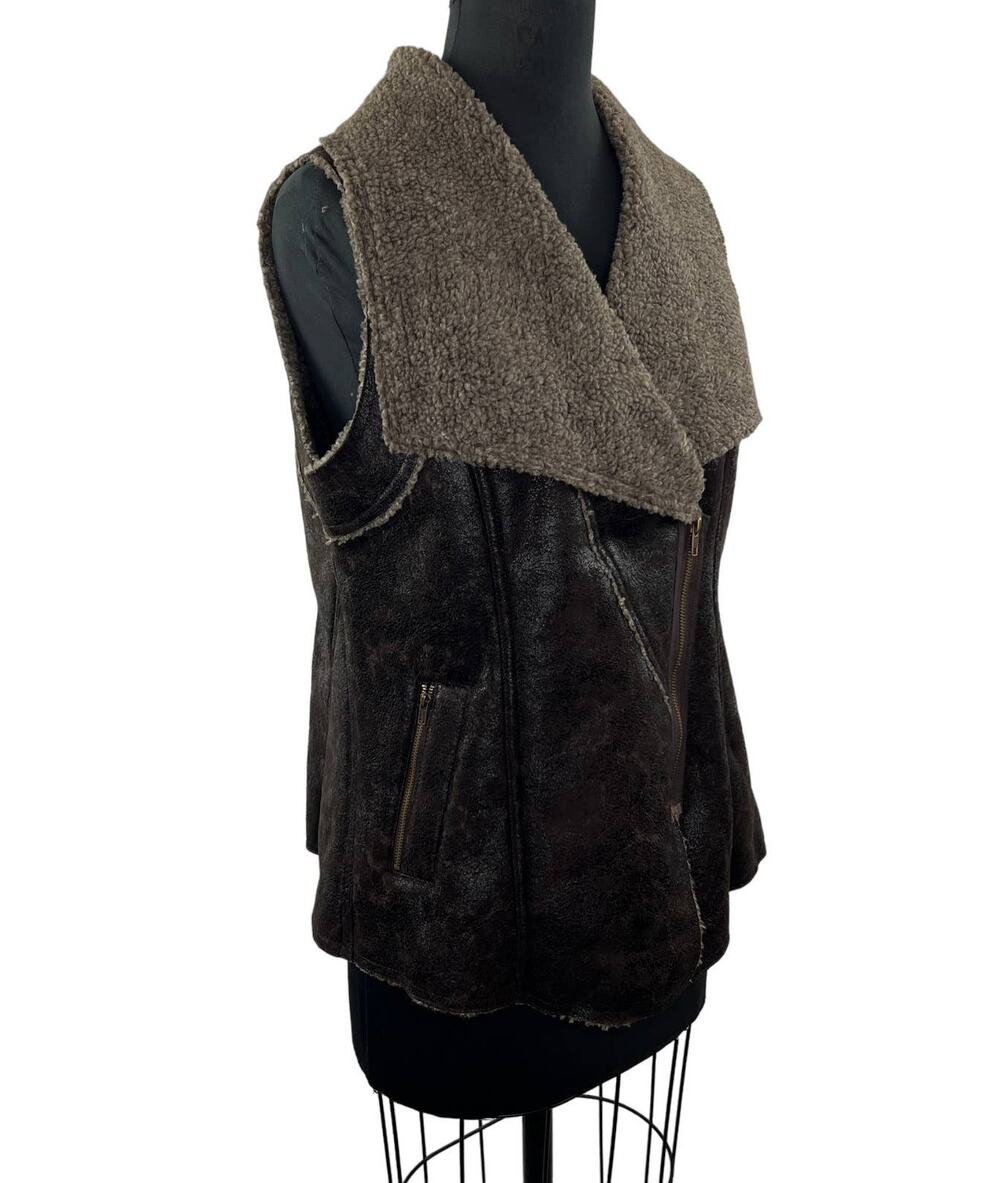 NWT WOMAN Brown Sherpa Lined Shawl Collar Zip Up Vest Jacket Asymmetric USA M